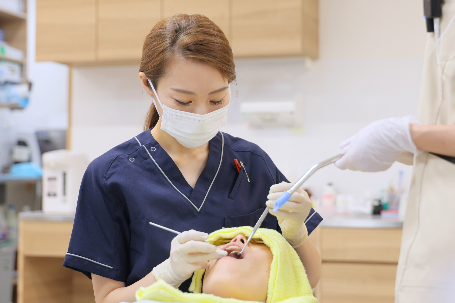 町屋さくら歯科・矯正歯科の細い注射針で痛みを抑える麻酔処置