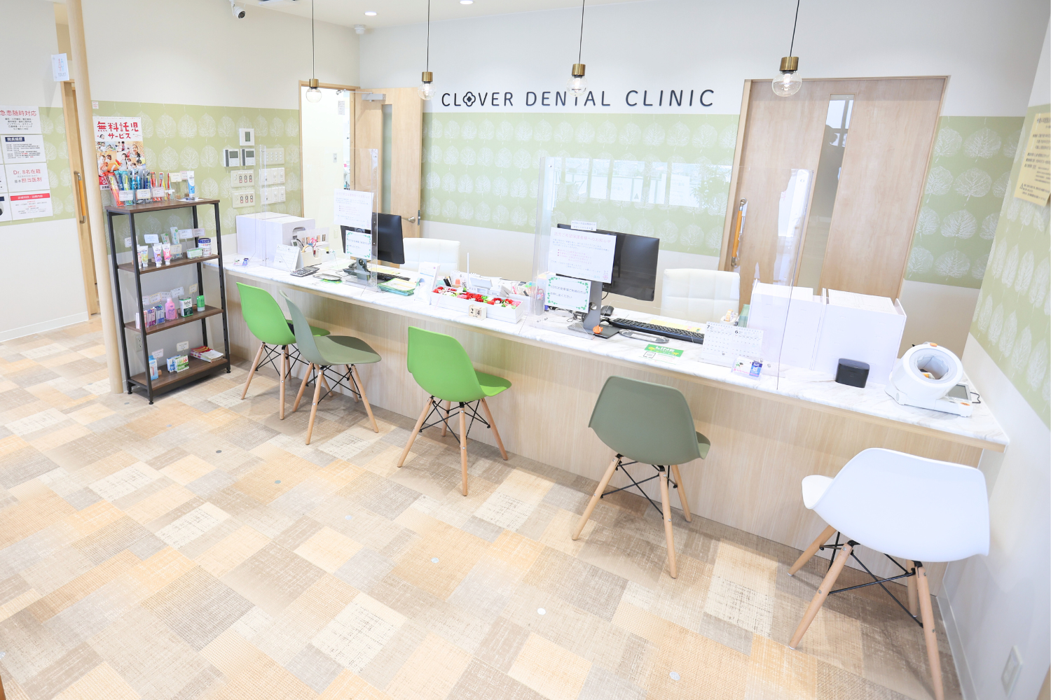 クローバー歯科の受付